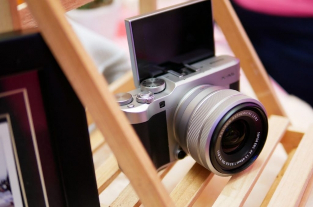 fujifilm-x-a5-mirrorless-camera-hands-on-7