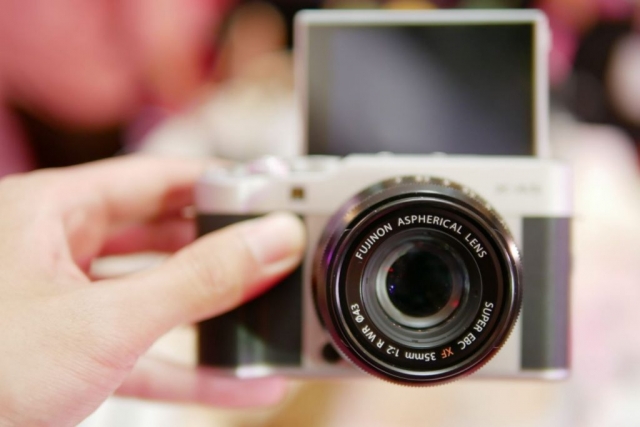 fujifilm-x-a5-mirrorless-camera-hands-on-9