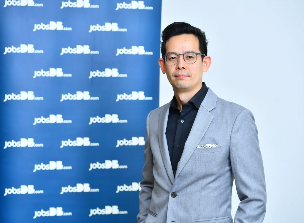 นายวรวุฒิ วาริการ